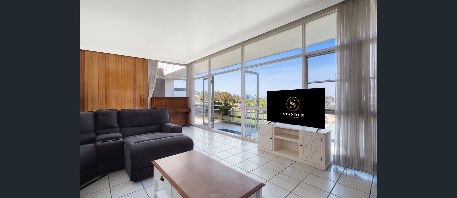 Open Plan Living in Blue Chip Setting — 1 of 3